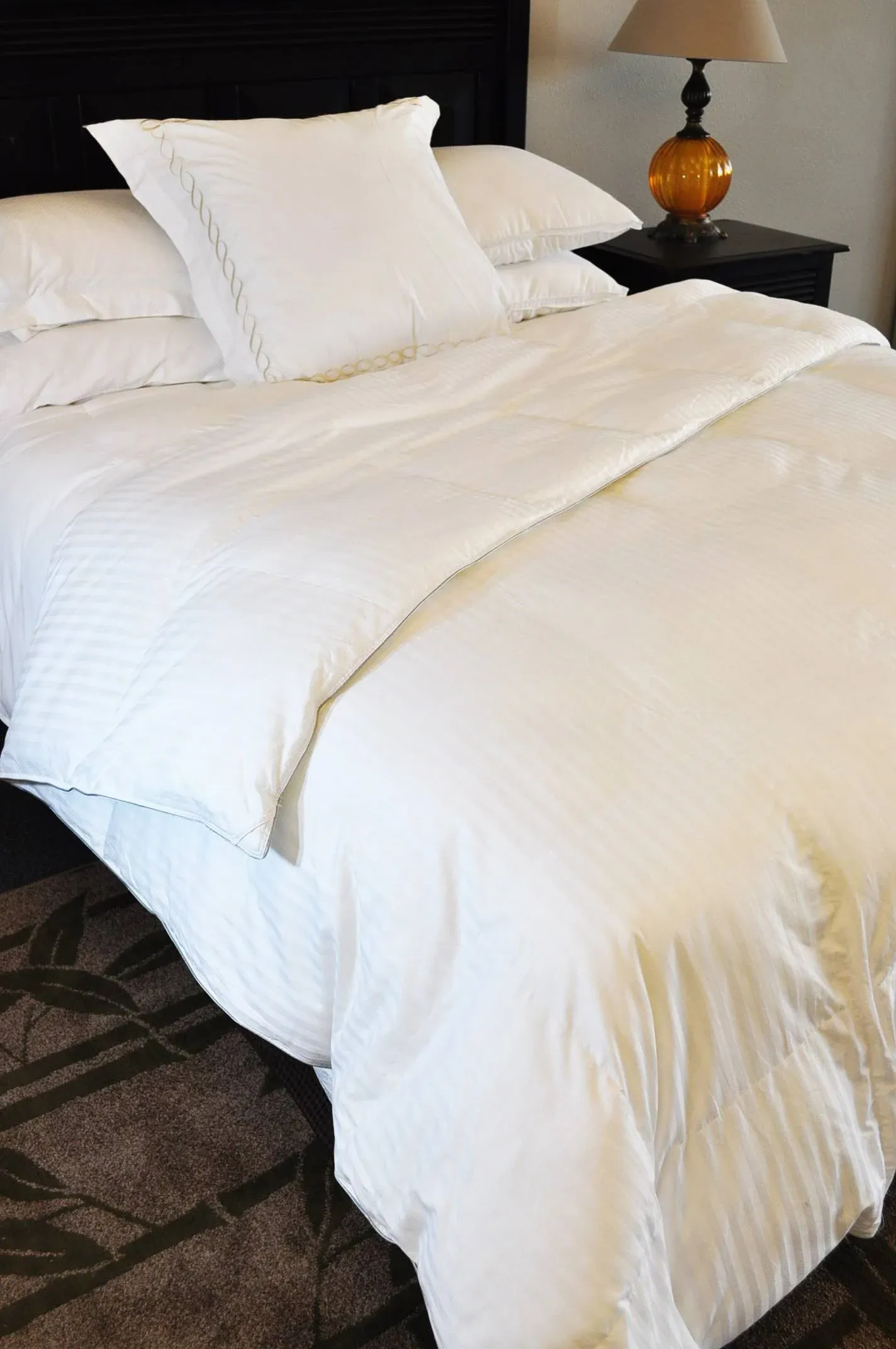 Natural Comfort Soft and Luxurious 310TC Sateen White Down Alternative Duvet Insert Cal-King