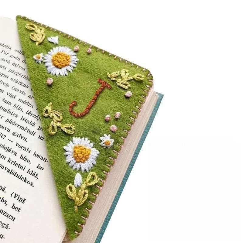 MOTEERLLU Personalized Hand Embroidered Corner Bookmark,Felt Triangle Page Stitched Handmade Bookmark,Unique Cute Flower Letter Embroidery Bookmarks