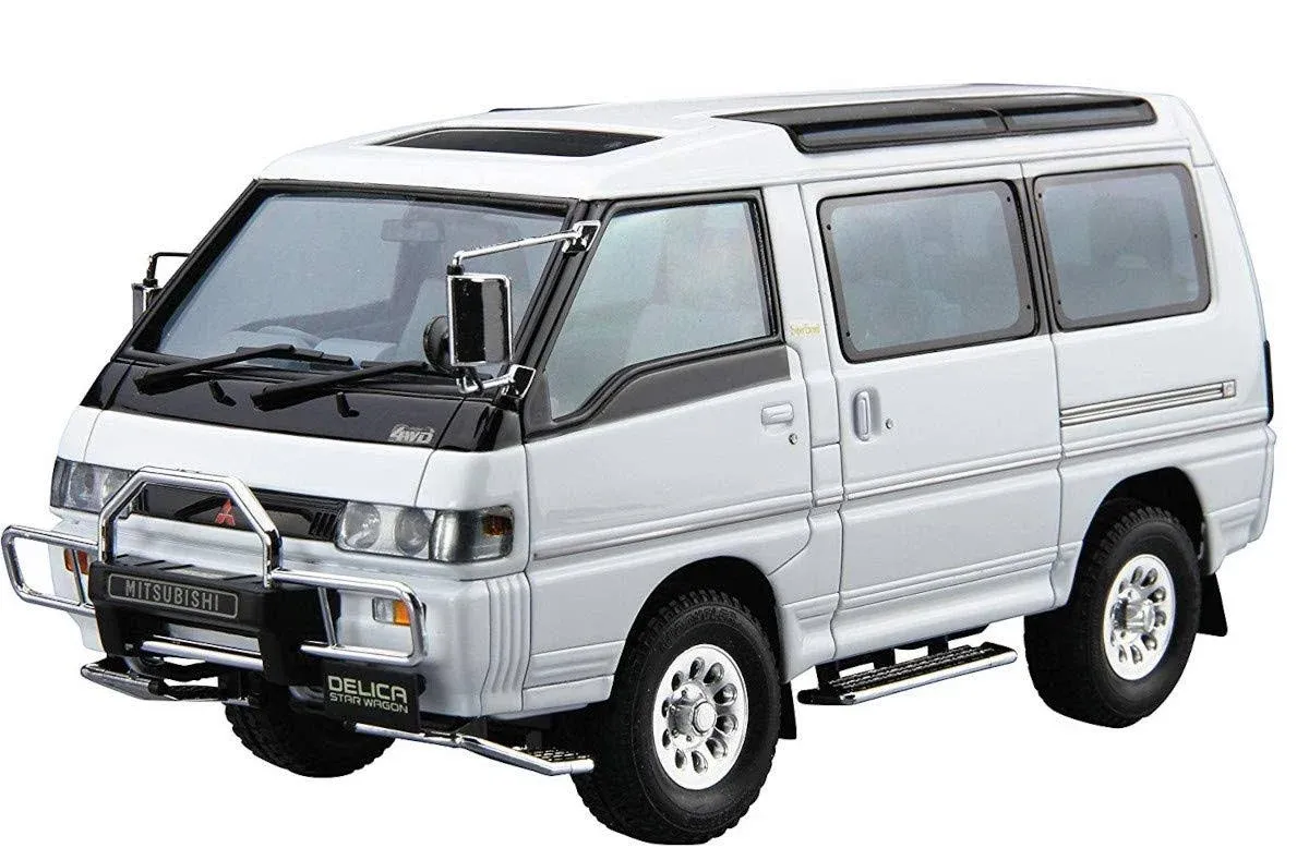 Aoshima Mitsubishi P35W Delica Star Wagon ’91 1:24 Scale Model Kit