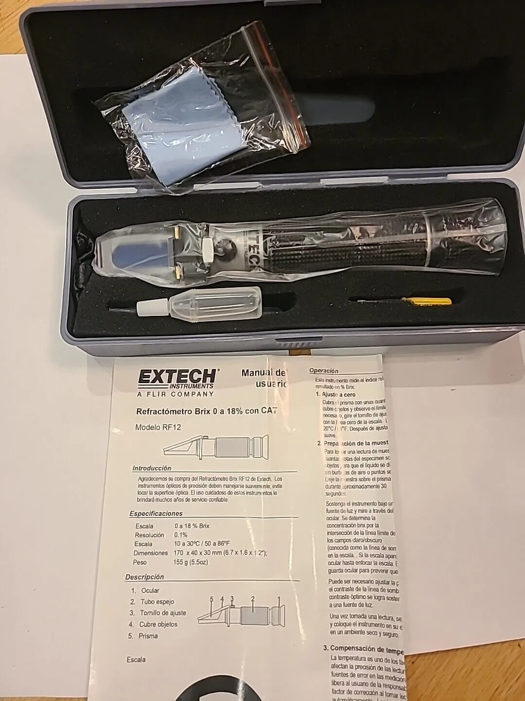 Extech RF12 Portable Brix Refractometer (0 to 18%) w/  Auto Temp. Compensation