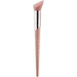 Fenty Beauty Cheek-Hugging Highlight Brush