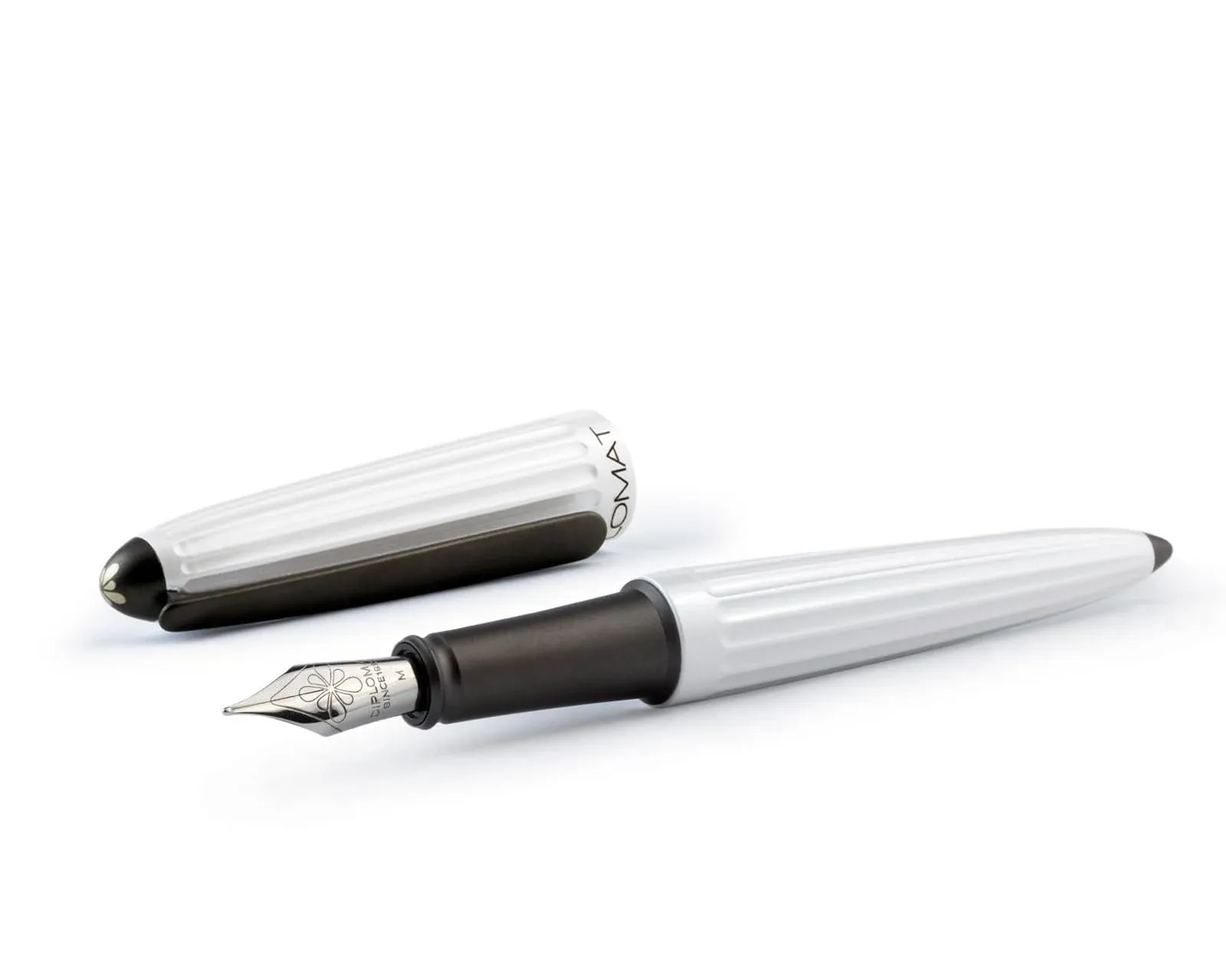 Diplomat Aero Fountain Pen - Lacquer White - Medium - Pen Boutique Ltd