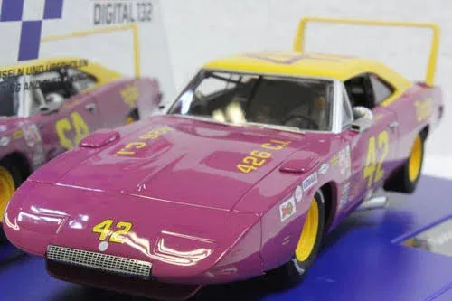 Carrera 40941 Dodge Charger Daytona Analog No Reverse Switch132 Slot Car No Case