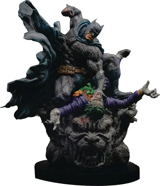 Batman vs Joker Sculpt Master Series Statue