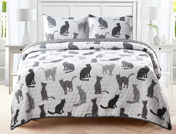 Sleeping Partners Kitty Cat Pompom Trimmed Quilt Set