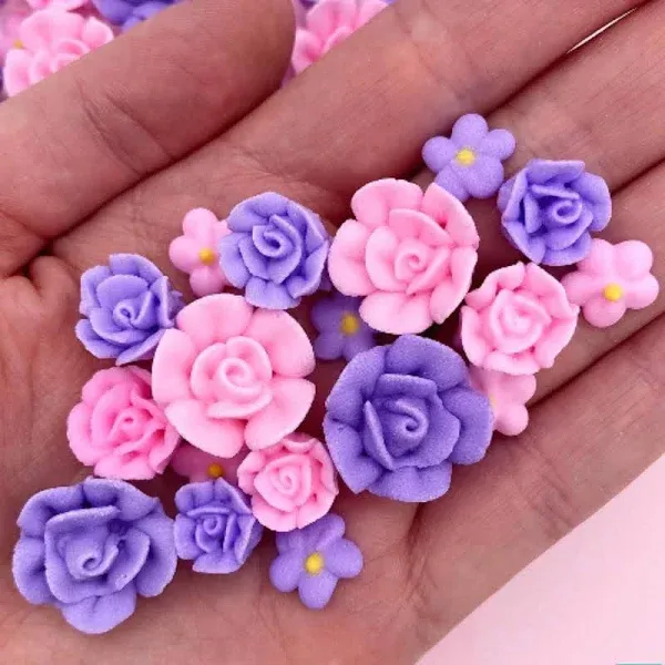 30 Violet Icing Flowers | Small Purple Flowers | Edible Roses| Lavender | Edible Flowers | Icing Flowers | Icing Roses | Sugar Flowers | Violet