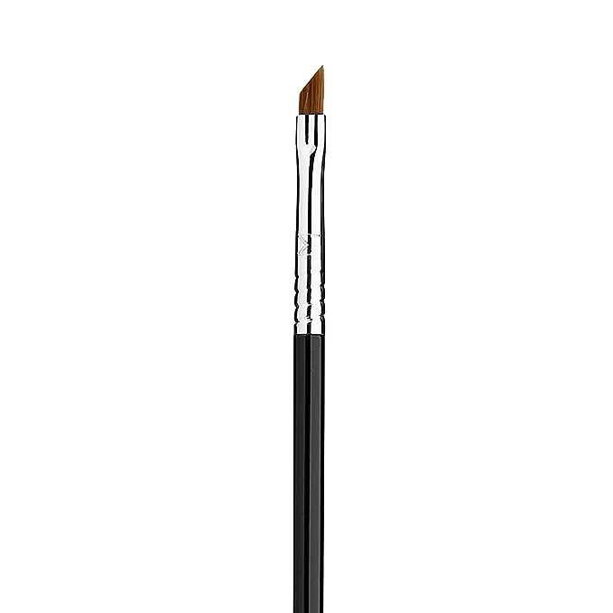 Sigma Beauty E06 Winged Liner Makeup Brush - Eye Liner Brush with Small Sharply Angled Brush Tip - Perfect Makeup Brush for Cat Eye - Angled Makeup Brush for Gel or Liquid Eyeliner Application 