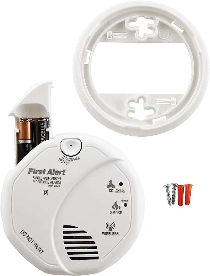 First Alert SCO500B OLCOMBOV Wireless Interconnect Smoke and Carbon Monoxide Combo Alarm with Voice & Location, Frust Free