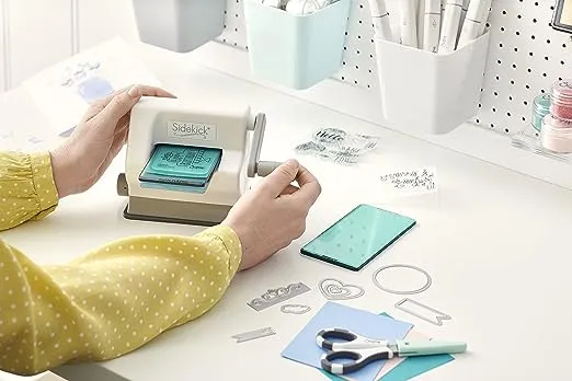 Sizzix Sidekick Starter Kit 661770 Portable Manual Die Cutting & Embossing Machine for Arts & Crafts, Scrapbooking & Cardmaking, 6.35 cm Opening, 2.5" Opening, White