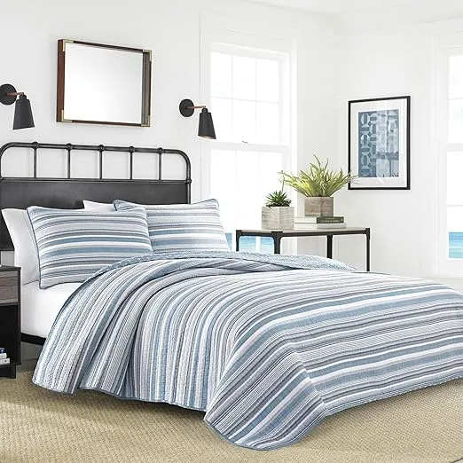 Nautica Quilt Set Cotton Reversible Bedding with Matching Sham, Dorm Room Essentials, Twin, Jettison Grey