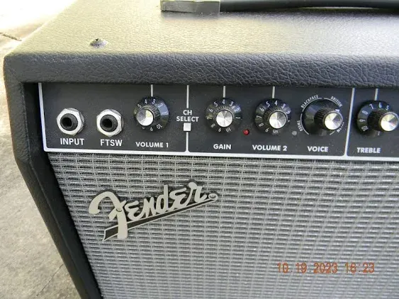 Fender Champion 40 1x12 40watt Combo Amp, Onboard Effects, Two Button Footswitch