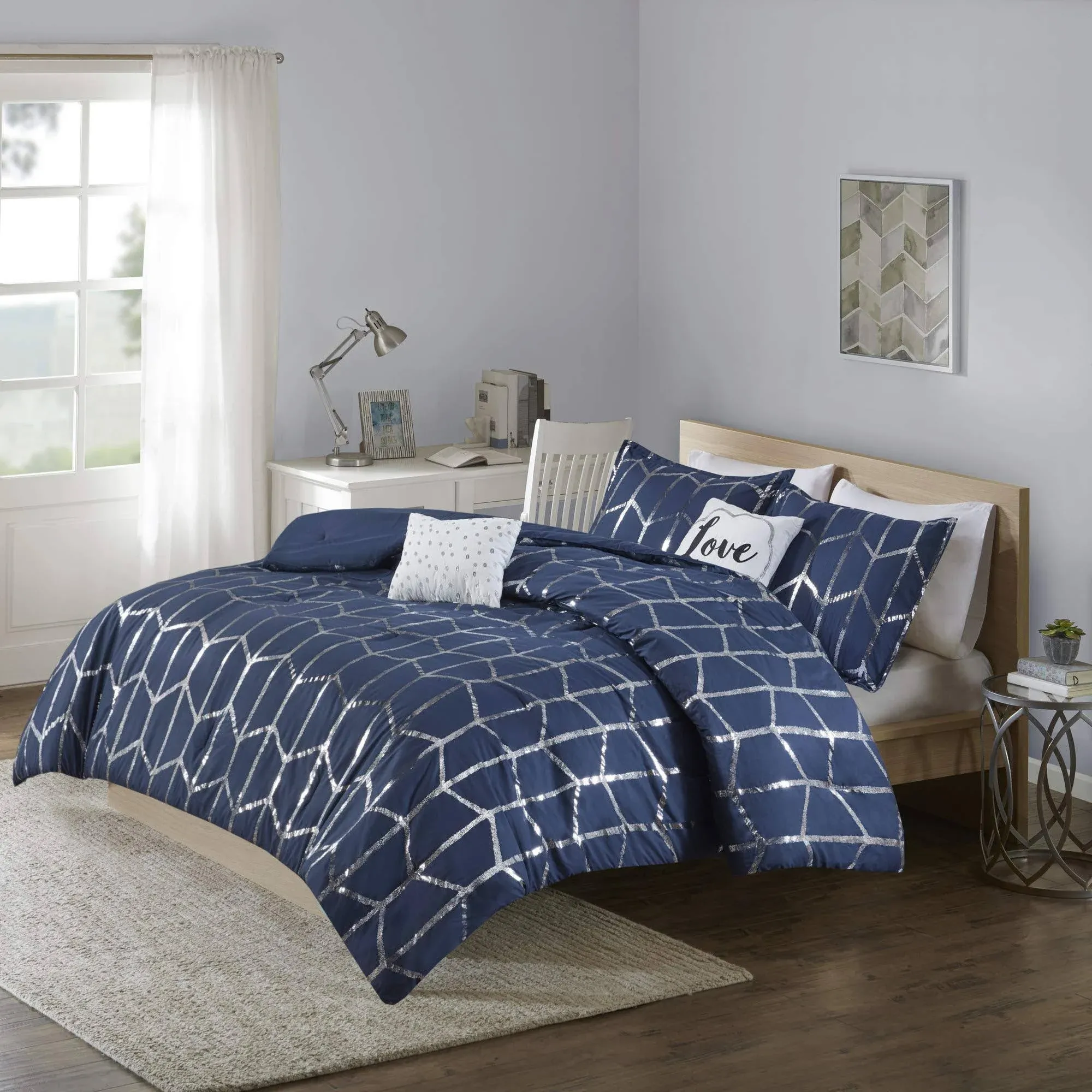 Intelligent Design  Full/Queen Metallic Printed Comforter Set in Navy/Silver - Olliix ID10-1812