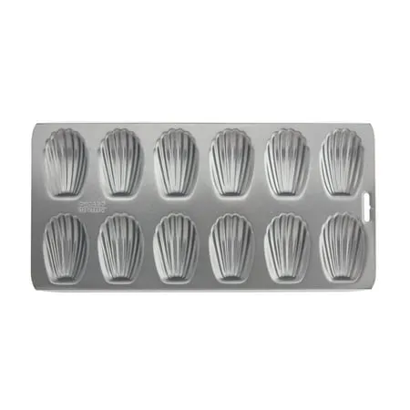 Chicago Metallic Professional 12-Cup Madeleine Pan