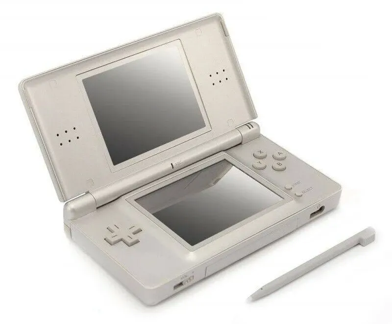 Nintendo DS Titanium