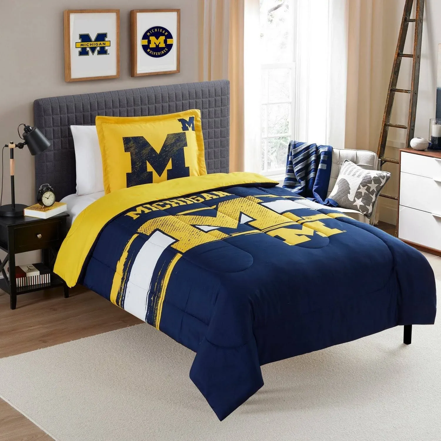 Northwest NCAA Michigan Wolverines Comforter & Sham Set Twin/Twin XL