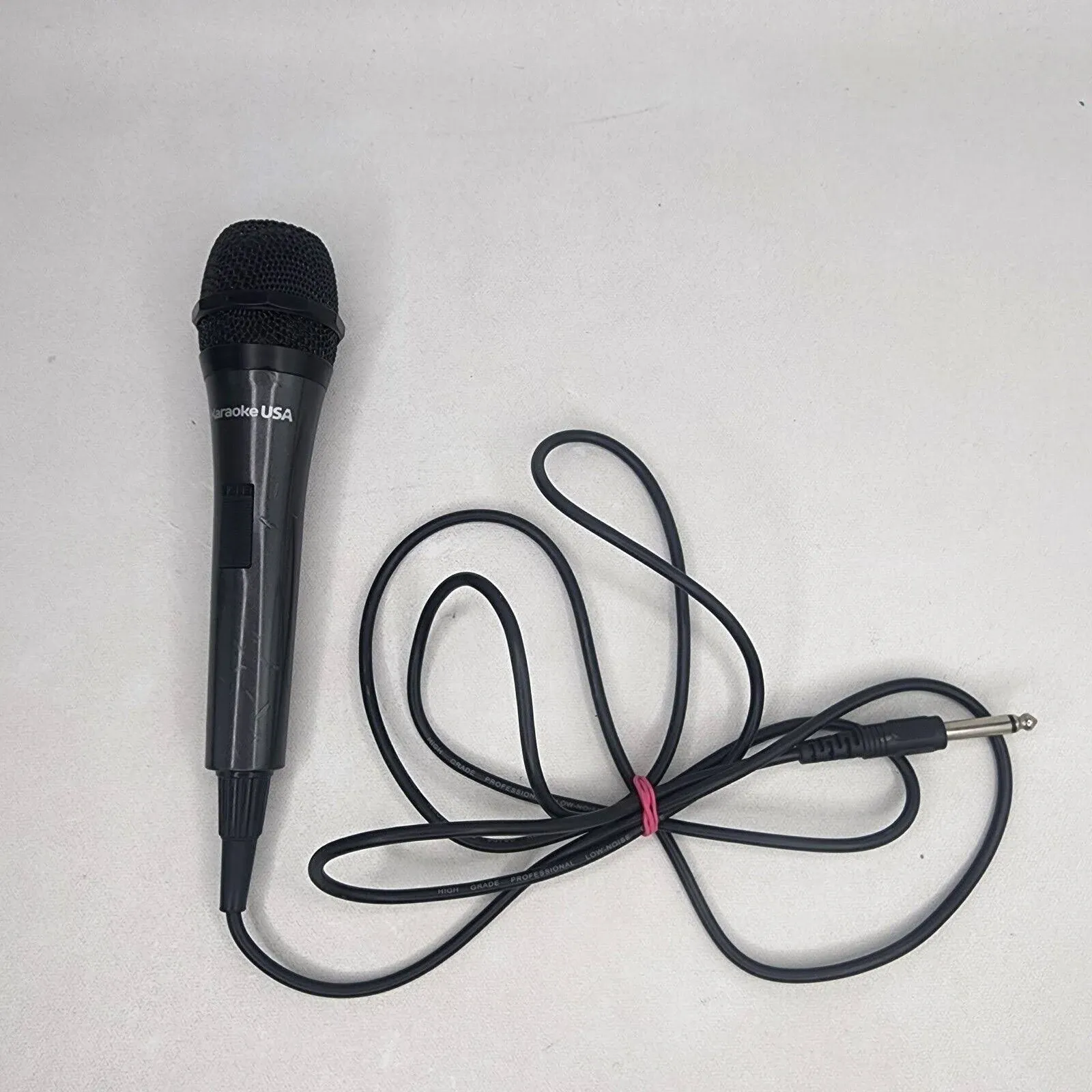 Karaoke USA M187 Professional Dynamic Microphone, Handheld Wired Microphone with -72 dB Sensitivity