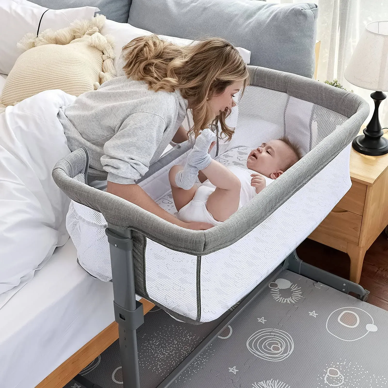 TCBunny 2-in-1 Baby Bassinet &amp;amp Bedside Sleeper, Adjustable Portable Crib For