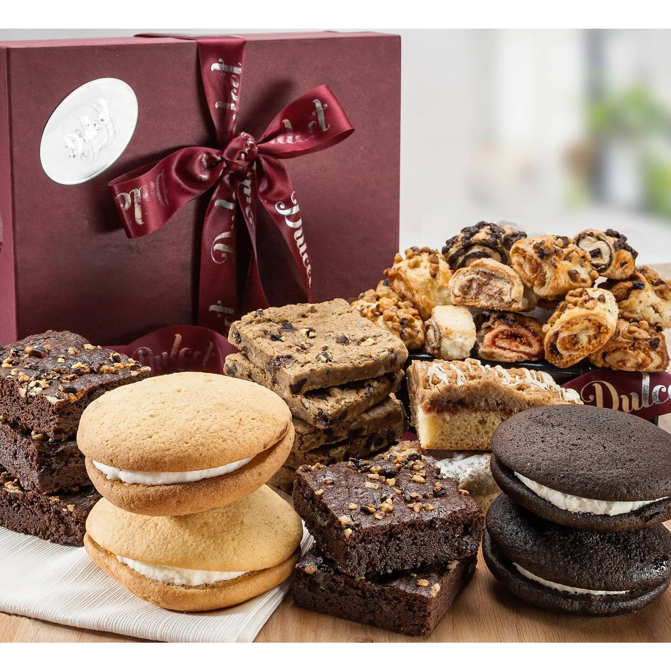 Dulcet Gift Baskets Grand Signature Bakery Gift Basket Filled it with Fresh Baked Treats Great Gift for the holidays Ideal for Him, Her, Men, Woman, Family Parties, Corporate Clients and coworkers