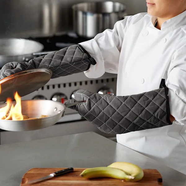 Carlisle FoodService Products 800FG17-BK BestGuard Commercial Heat Protection Up to 450° F Oven Mitts (Pair), 17" Length, Black