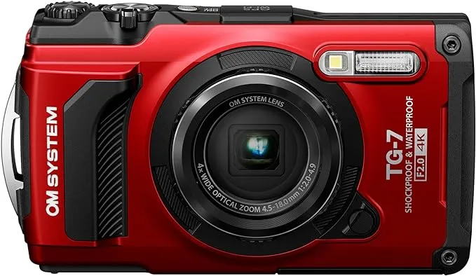 Olympus OM System Tough TG-7 Appareil photo numérique (Rouge) + 2 cartes mémoire 64 Go + batterie supplémentaire + accessoires ZeeTech (Kit