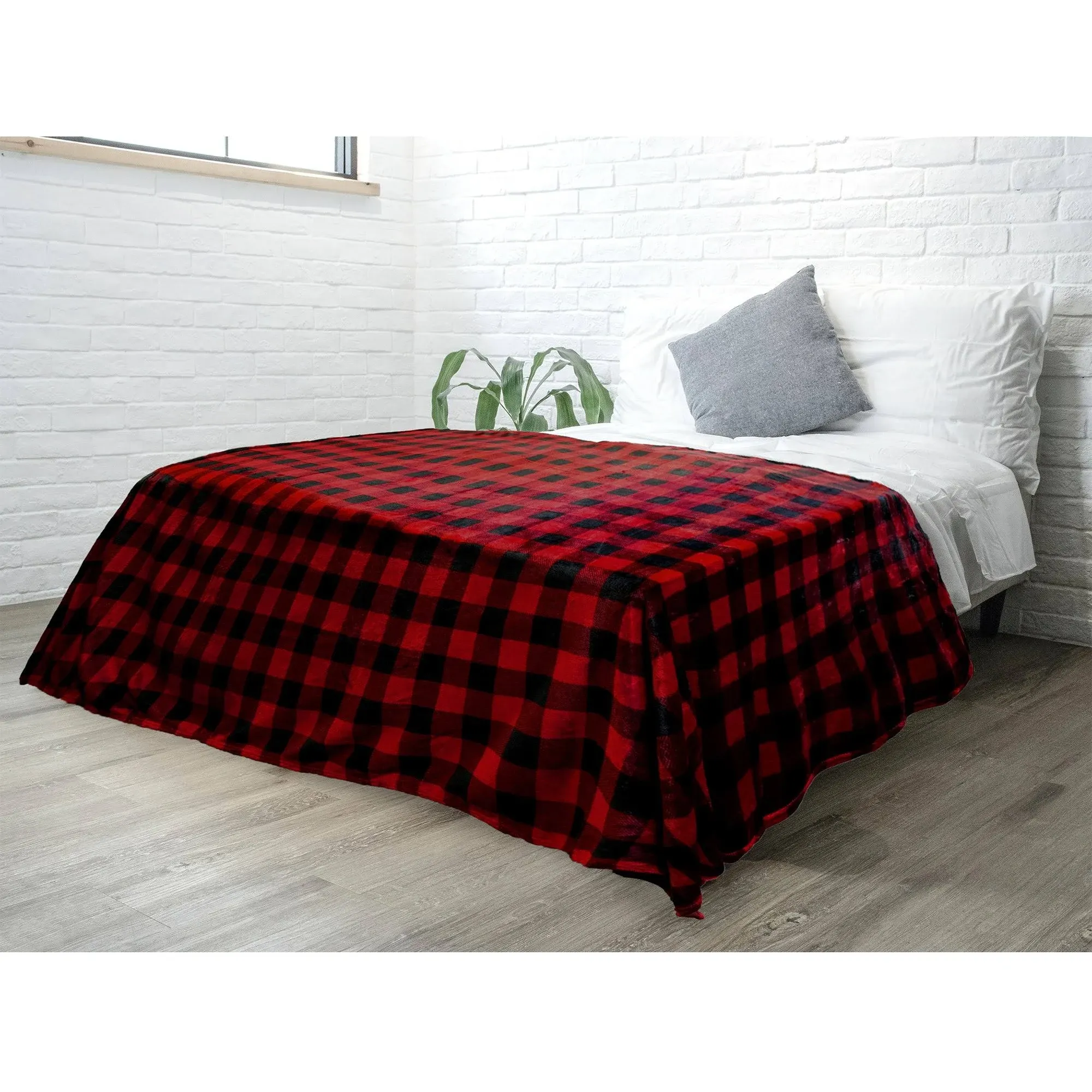 Hand Woven Throw Blanket PAVILIA Color: Red/Black Size: 90" x 108"