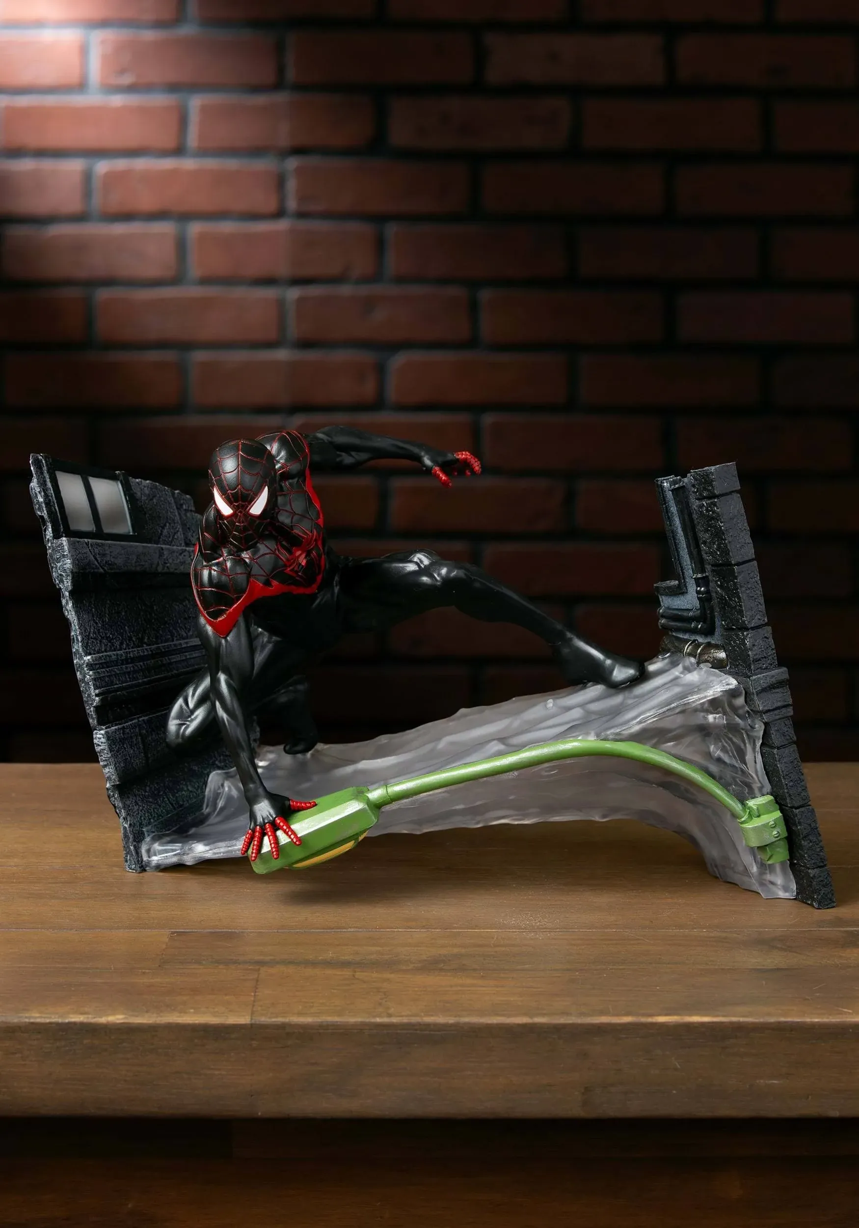 Marvel Gallery Diorama Miles Morales PVC Action Figure Diamond Select Toys New