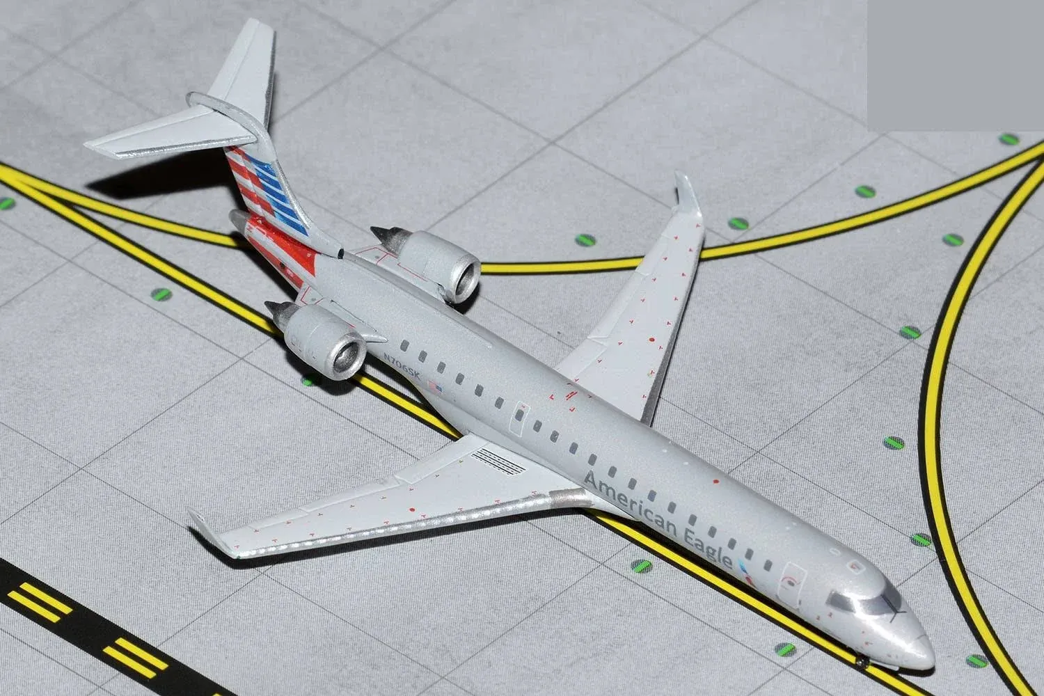 GeminiJets 1:400 Bombardier CRJ-700ER - American Eagle