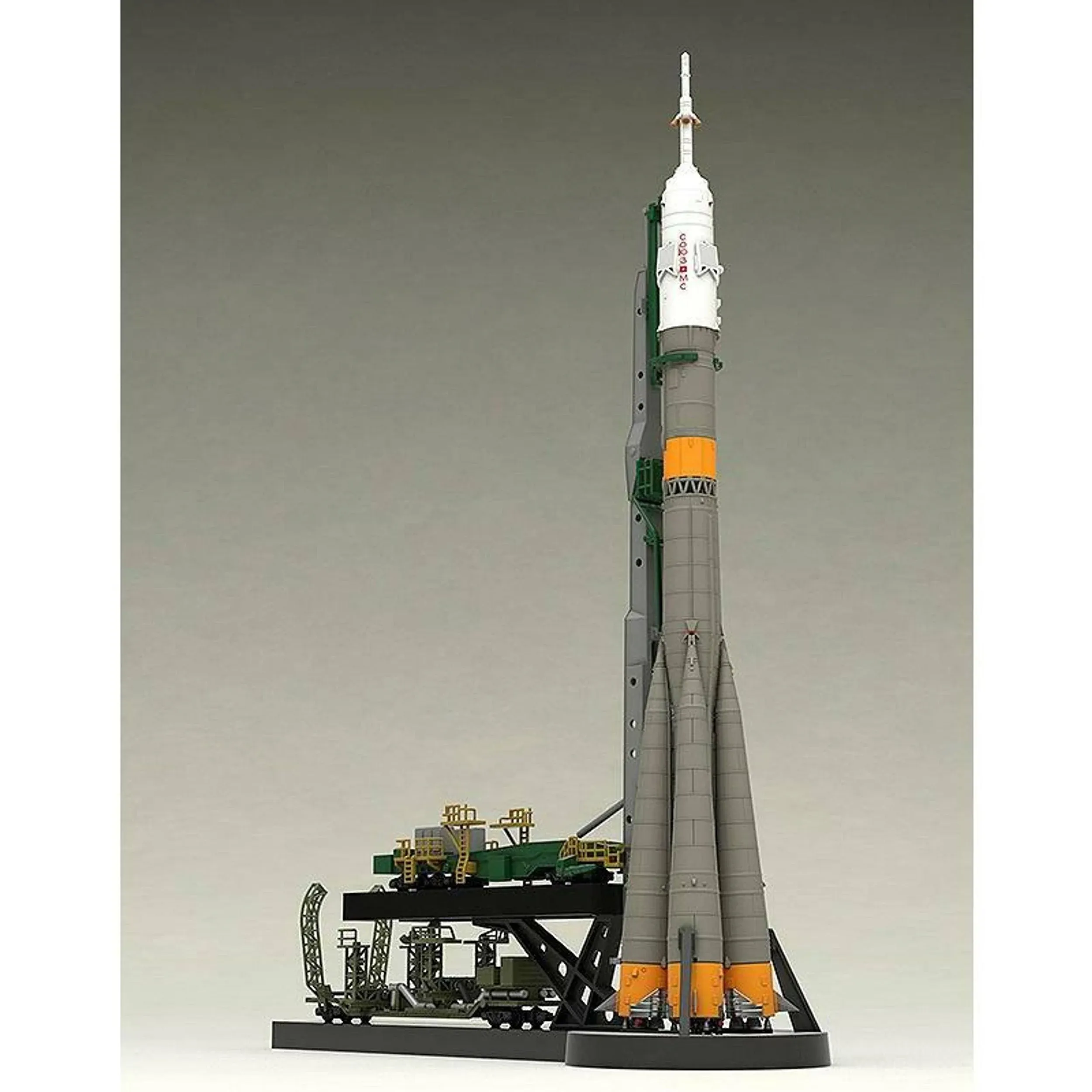 Good Smile Soyuz Rocket &amp; Transport Train 1/150 Scale Plastic Model Kit JAPAN