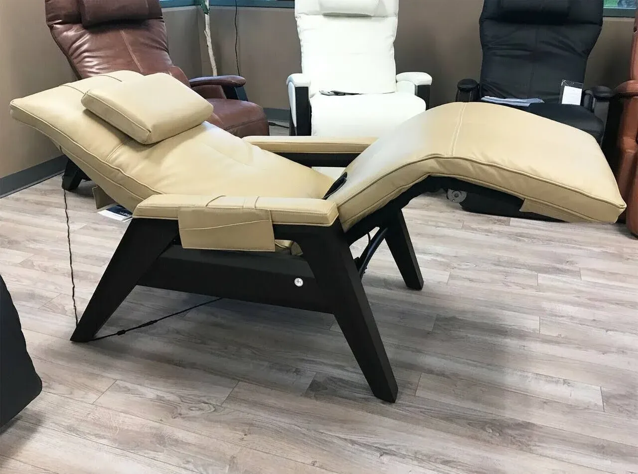 Gravis Zg Zero-G Massage Chair In Sand Leather