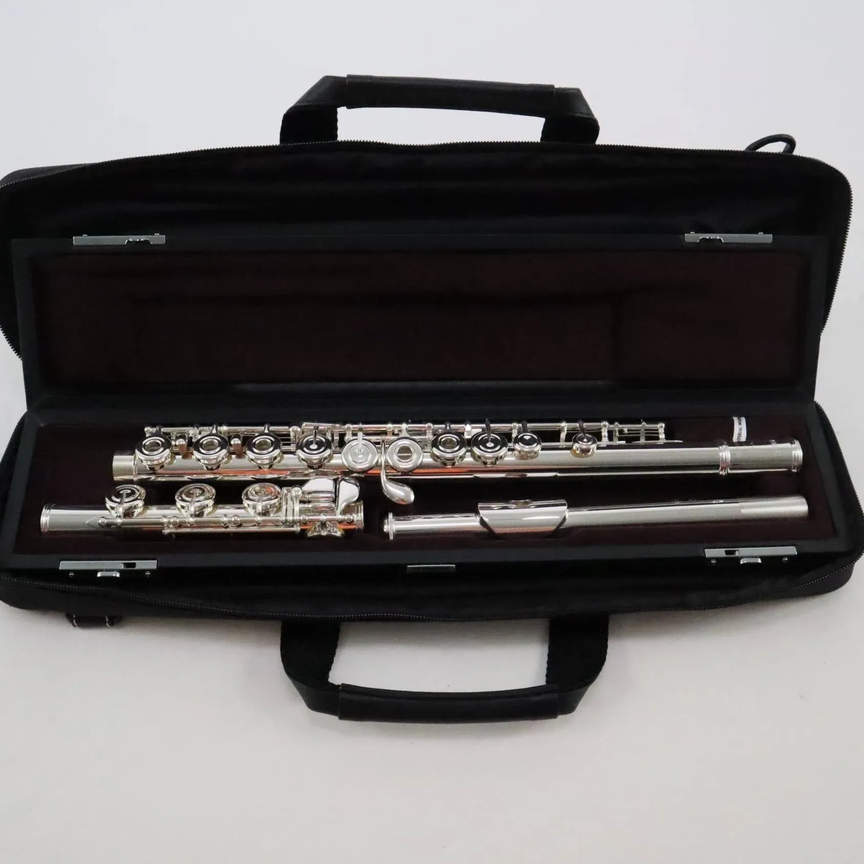 Yamaha Model YFL-462H Intermediate Flute in Solid Silver BRAND NEW