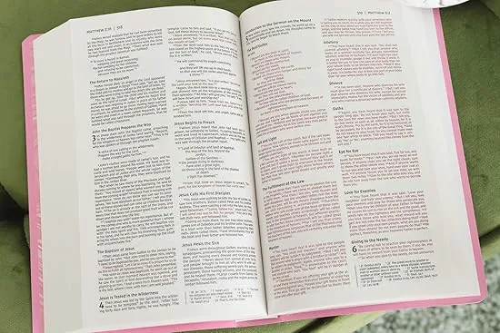 NIV, Gift and Award Bible, Leather-Look, Pink, Red Letter, Comfort Print