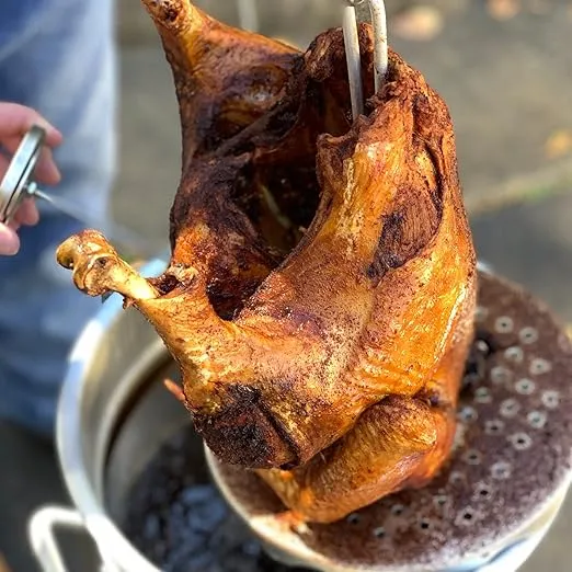 Bayou Classic 4225 42-qt Aluminum Grand Gobbler Turkey Features Vented Lid Heavy-Duty Riveted Handles Perforated Poultry Rack 12-in Stainless Fry Thermometer 2-oz Seasoning Injector