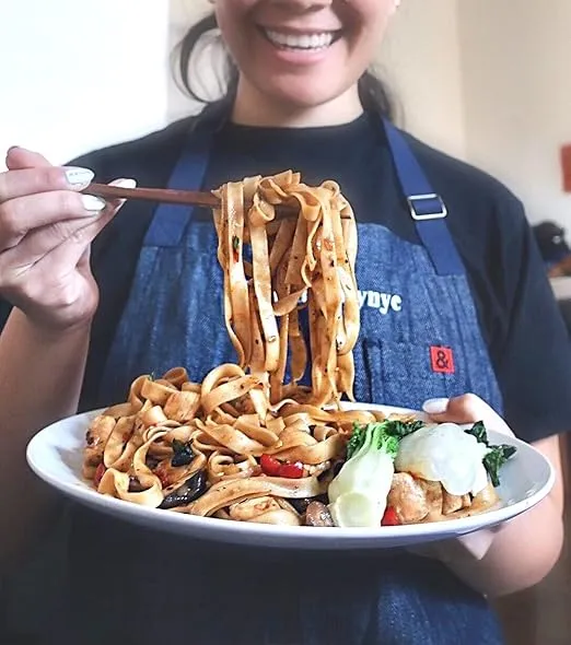 KA-ME Chinese Lo Mein Noodles, Low Fat, 8oz Pouches (Pack of 2) - Perfect for Quick, Authentic, and Delicious Meals.