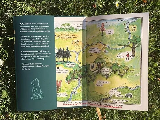 Winnie-the-Pooh: The World of Winnie-the-Pooh: Perfect Present for Children and Adult fans of Milne’s Classics