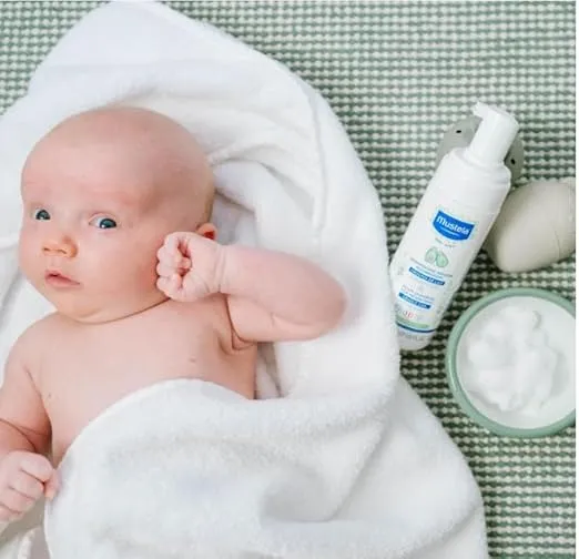 Mustela Newborn Arrival Gift Set - Baby Skincare & Bath Time Essentials - Natural & Plant Based - 5 Items Set