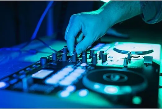 Gemini Sound GMX Versatile DJ Controller & Media Player - Compact USB/MIDI System with VirtualDJ LE, Ideal for Mobile DJs & Live Performances