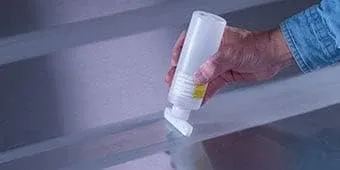 3M 4298UV Adhesion Promoter - Tape Primer 4 fl oz / 118 ml Bottle with 0.750" x 0.312" Felt Tip Applicator