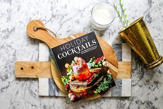 Holiday Cocktails: Over 100 Simple Cocktails to Celebrate the Season (Effortless Holiday Drinks For Intimate Gatherings and Big Crowds)