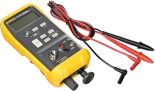 Fluke 718-30US 12 PSI to 30 PSI Pressure Calibrator with Pressure/Vacuum Pump