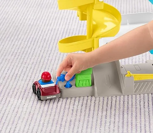Fisher-Price Little People Toddler Toy Helpful Neighbor’s Garage Playset with Spiral Ramp & 2 Cars for Pretend Play Ages 18+ Months