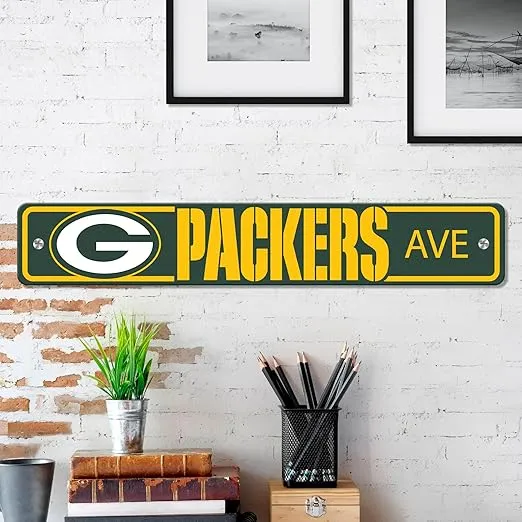 FANMATS NFL - Green Bay Packers Team Color Street Sign Décor 4in. X 24in. Lightweight