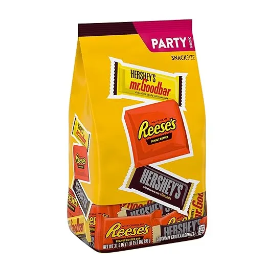 HERSHEY'S and REESE'S Assorted Chocolate Flavored Snack Size, Christmas Candy Party Pack, 31.5 oz